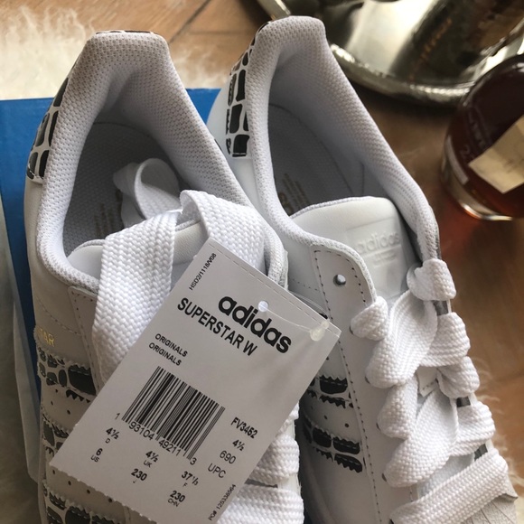 BNWT Rare Adidas Superstars Zebra Print/GOLD SZ 6! - Picture 11 of 12